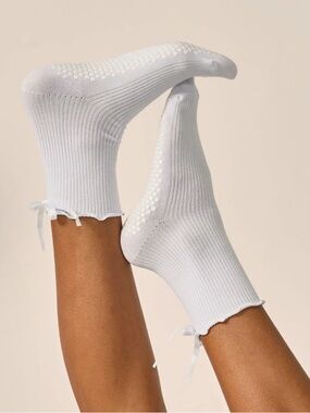 Lucky Honey the Juliet Grip Socks - White Ruffle no Bow (Two Pairs)